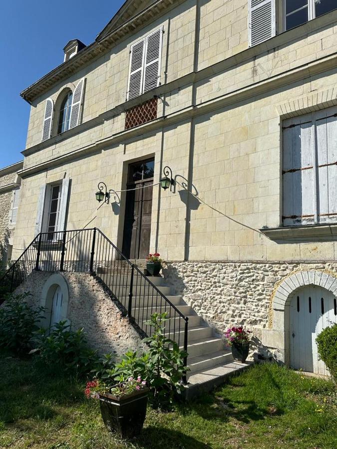 Ancien Relais De Chasse A 35 Min Du Circuit 24H Du Mans Bed & Breakfast Le Lude Exterior photo